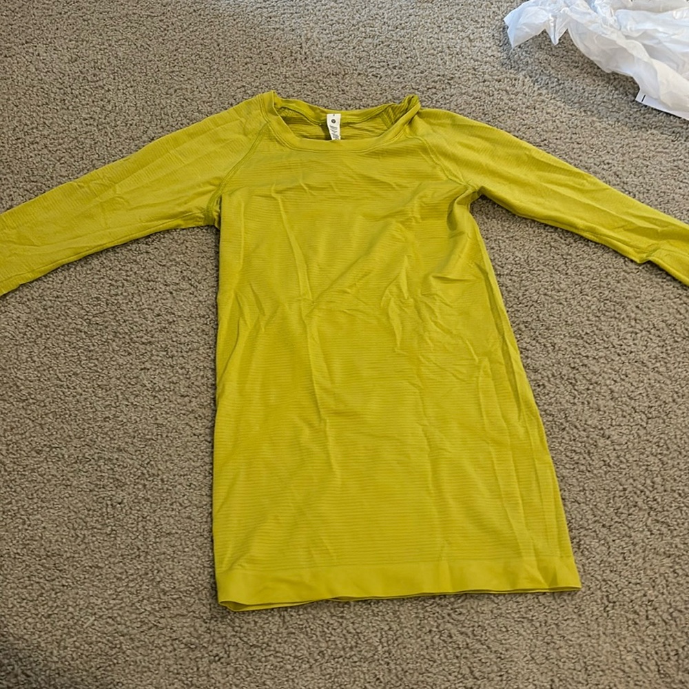 Lululemon long sleeve swiftly tech